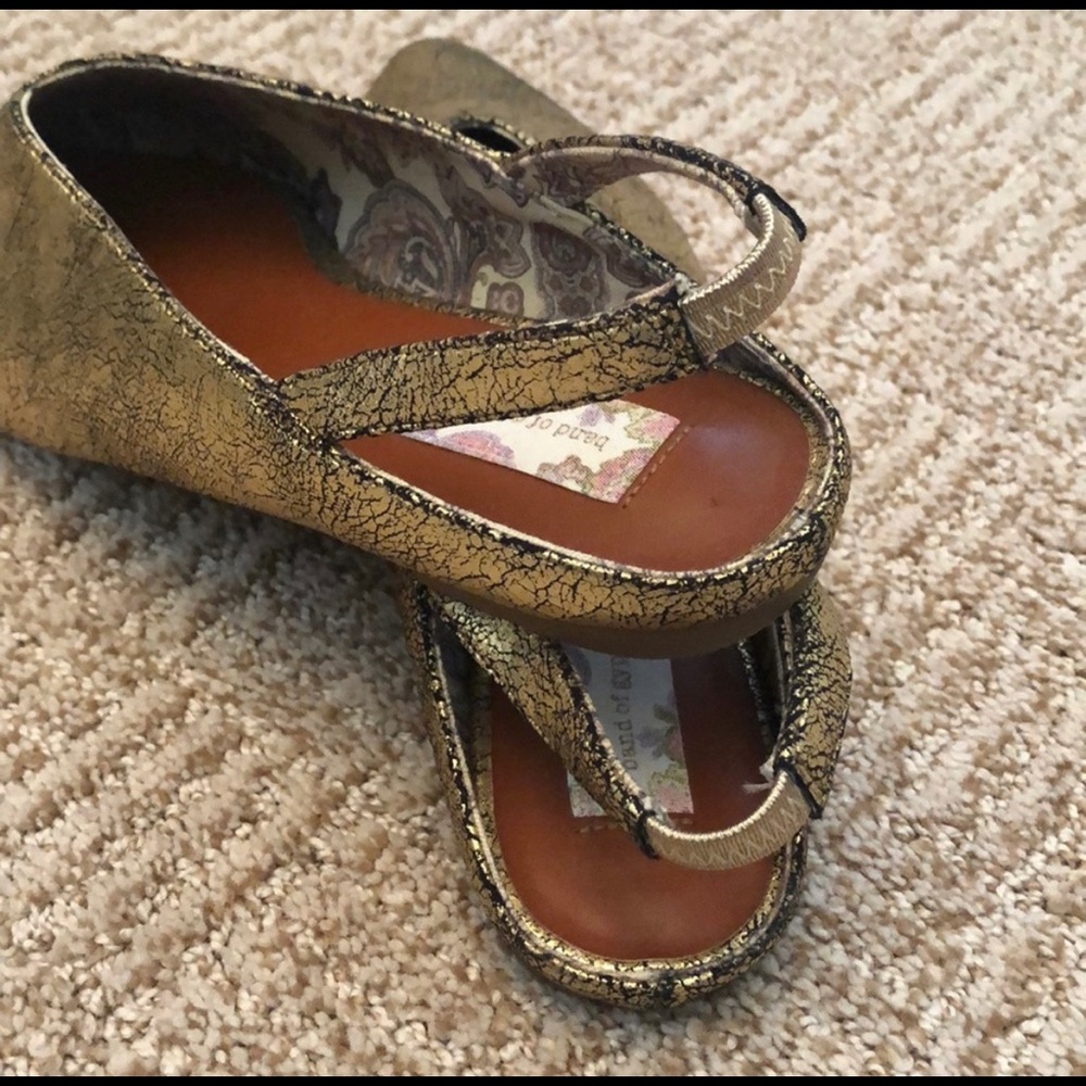 BAND OF GYPSIES Gold Crackle Flats